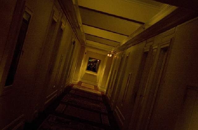 10 vedete care au murit in camere de hotel