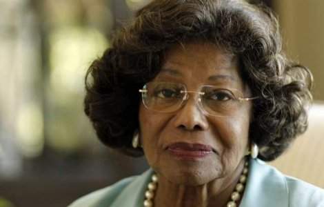 Mama lui Michael Jackson acuza AEG ca nu i-a ajutat fiul "bolnav"