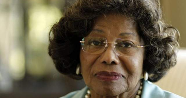 Mama lui Michael Jackson acuza AEG ca nu i-a ajutat fiul "bolnav"