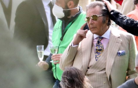 A dat lovitura! Cine este românca surprinsă la brațul celebrului actor Al Pacino