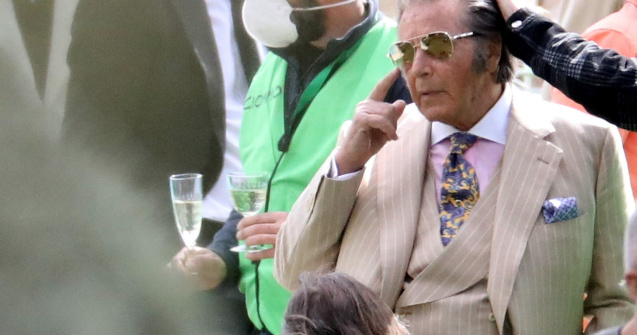 A dat lovitura! Cine este românca surprinsă la brațul celebrului actor Al Pacino