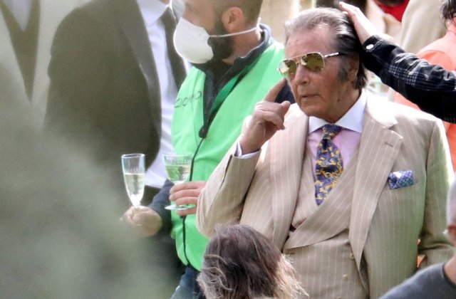 A dat lovitura! Cine este românca surprinsă la brațul celebrului actor Al Pacino