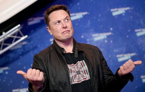 Elon Musk anunță că mașinile Tesla pot fi cumpărate cu Bitcoin