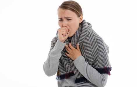 Simptomele pneumoniei. Semne care ar trebui să te îngrijoreze