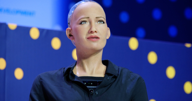 Operă de artă creată de un robot umanoid, vândută cu 700.000 de dolari