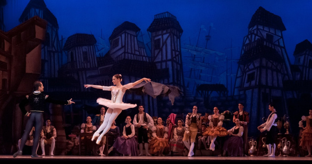 Opera Naţională Bucureşti transmite online spectacolul „Lacul Lebedelor”