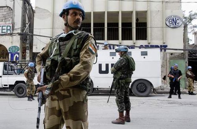 Trupele ONU din Haiti au lansat tiruri de avertisment dupa ce distribuirea de ajutoare a degenerat