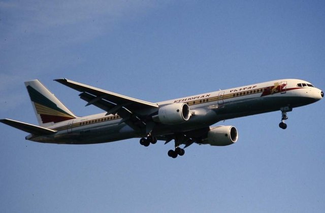 Un avion cu 90 de persoane la bord s-a prabusit in zona Libanului