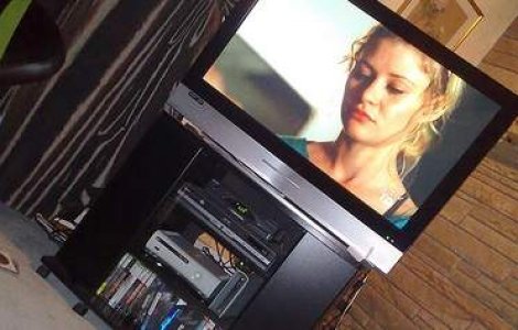 Romanii nu mai au incredere in televizor