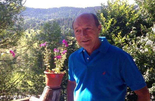 Traian Basescu, la Targul de Fete de pe Muntele Gaina