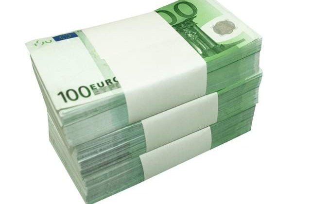 Netcity: Neplata chiriei pentru cablurile de pe stalpi a adus Capitalei pierderi de 20 mil. euro