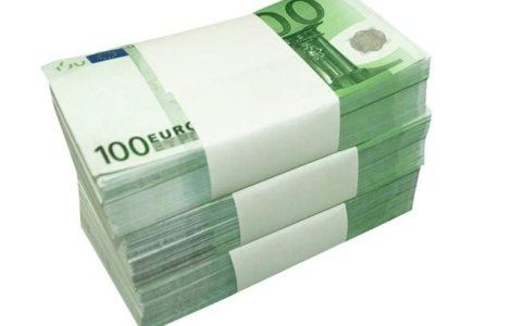 Netcity: Neplata chiriei pentru cablurile de pe stalpi a adus Capitalei pierderi de 20 mil. euro