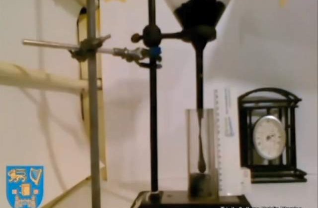 [VIDEO] Experiment indelungat: Cea mai "lenta" picatura din lume a cazut in Irlanda