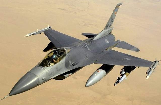Dusa: Avioanele F-16 vin in 2015. Pilotii romani, pregatiti in SUA
