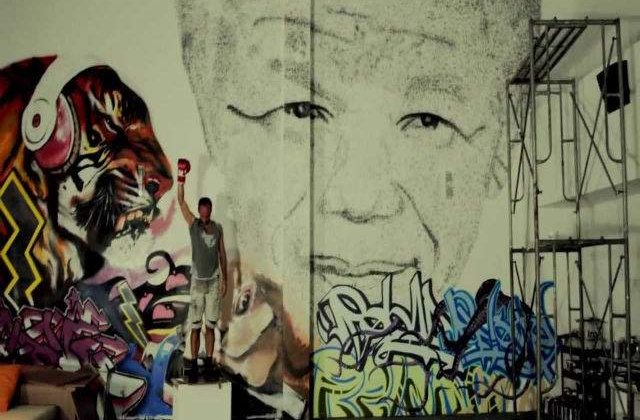 Un portret al lui Mandela a fost realizat din 27 mii de lovituri de pumn