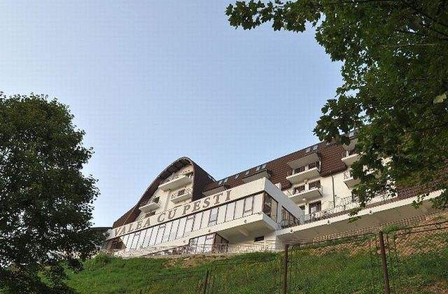 Gerard Butler a facut cunostinta cu Romania: Placinta cu branza si peisaje carpatice