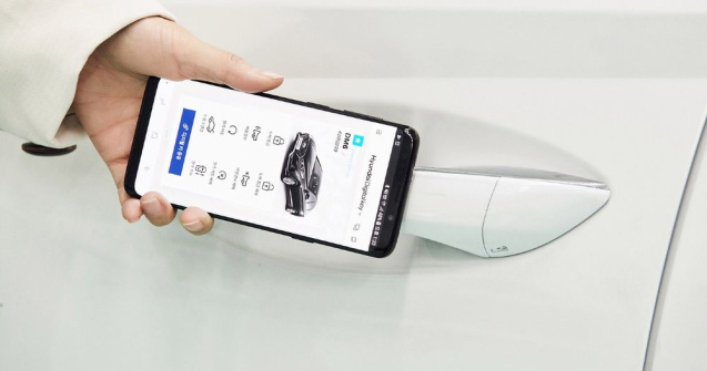 Cheile mașinii și permisul de conducere, înlocuite cu dispozitive Android