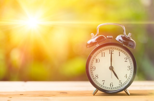 România trece duminică la ora de vară