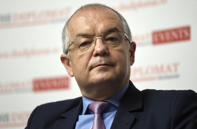 Emil Boc susține organizarea festivalurilor: &bdquo;Viața nu poate răm&acirc;ne &icirc;ncremenită&rdquo;