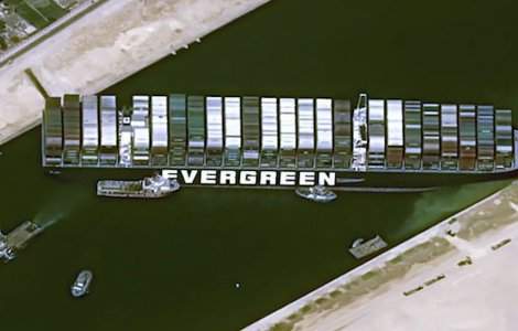 Nava care a blocat Canalul Suez a fost mutată din loc după o săptămână