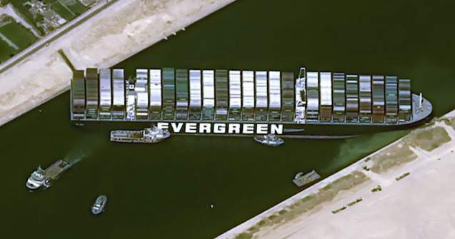 Nava care a blocat Canalul Suez a fost mutată din loc după o săptămână