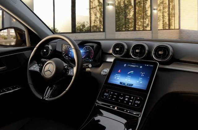 Imagini cu versiunea de bază a noului Mercedes-Benz Clasa C: ecrane mai mici, mai multe butoane