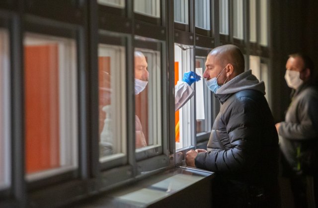 Farmaciile comunitare ar putea desfăşura activităţi de testare rapidă Covid