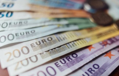 Euro, la un nou maxim istoric! A depășit 4,9 lei
