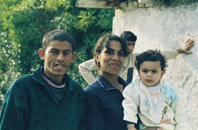 Amnesty International catre Romania: Opriti evacuarile fortate ale romilor!