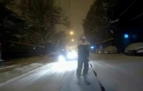  Video  Nou sport in Bucuresti: Schi in Piata Romana