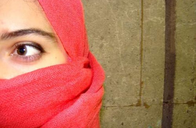 Tanara biciuita pentru ca a fost violata