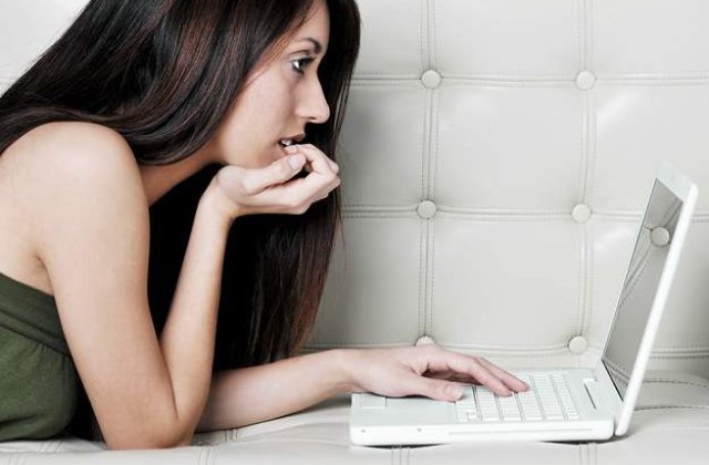 Femeile folosesc Internetul mai mult decat barbatii