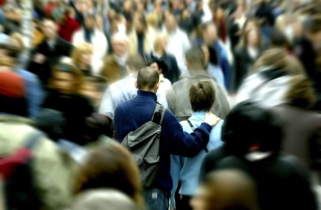 Eurobarometru: 90% din romani considera ca economia nationala merge prost