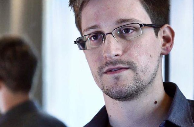 Edward Snowden vrea sa ramana in Rusia