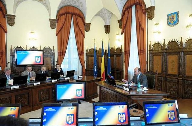 Oprea: Ponta incearca sa fuga de responsabilitate; CSAT nu avizeaza contracte de privatizare