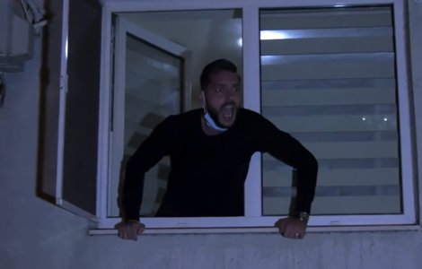 VIDEO Tânăr al cărui tată a murit de COVID, huiduit de protestatari