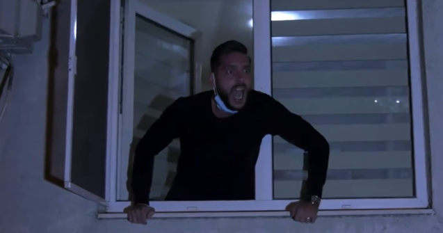 VIDEO Tânăr al cărui tată a murit de COVID, huiduit de protestatari