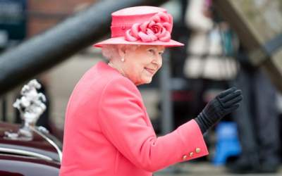 Regina Elisabeta, surprinsă...