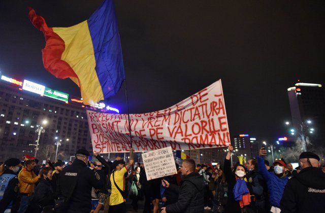 Diana Şoşoacă, George Simion şi Claudiu T&acirc;rziu, amendaţi cu c&acirc;te 15.000 de lei pentru participarea la protest