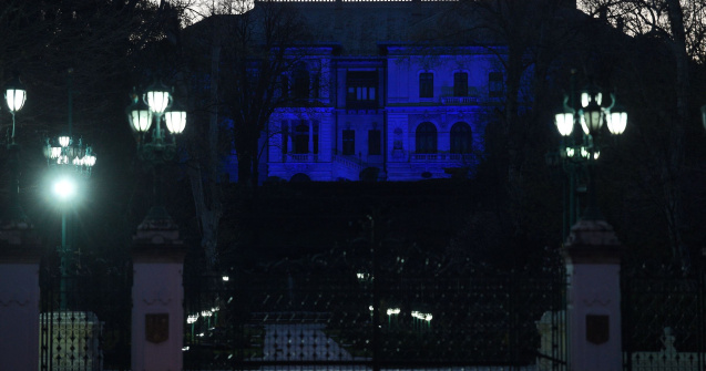 Palatul Cotroceni, iluminat în albastru de Ziua Internațională a Autismului