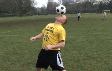  Video  A tinut mingea pe picior 50 de kilometri