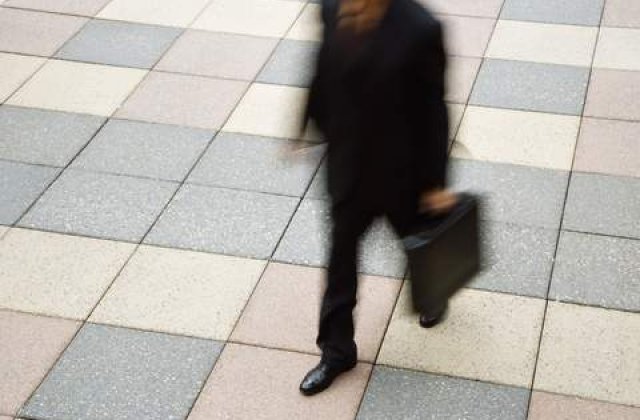Managerii isi pastreaza pesimismul: Scaderile de activitate si personal vor continua!