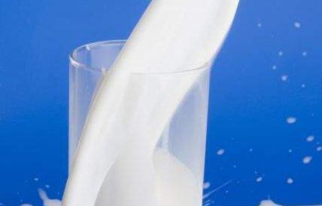 Primul dozator de lapte proaspat din centrul Capitalei