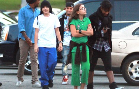  Video  Copiii lui Michael Jackson canta la premiile Grammy