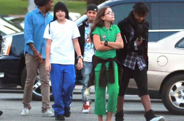 [VIDEO] Copiii lui Michael Jackson canta la premiile Grammy