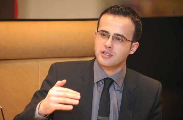 Gadea, cel mai apreciat jurnalist TV. Bretelele lui Tuca, marca personala