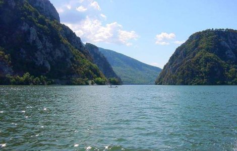 Aproape 400 de angajati de la Apele Romane vor fi disponibilizati