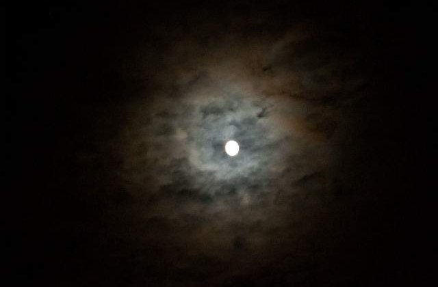 Studiu: Luna plina poate sa perturbe somnul