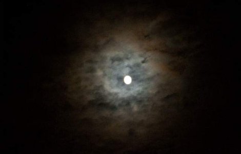 Studiu: Luna plina poate sa perturbe somnul