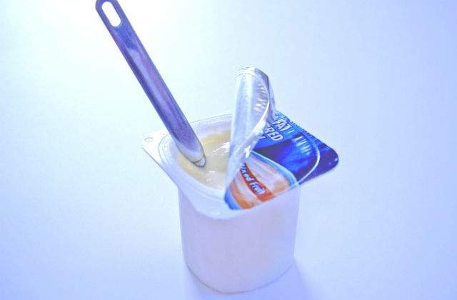 Ce contine de fapt iaurtul cu fructe: Ingredientul surpriza al gustarii "sanatoase"